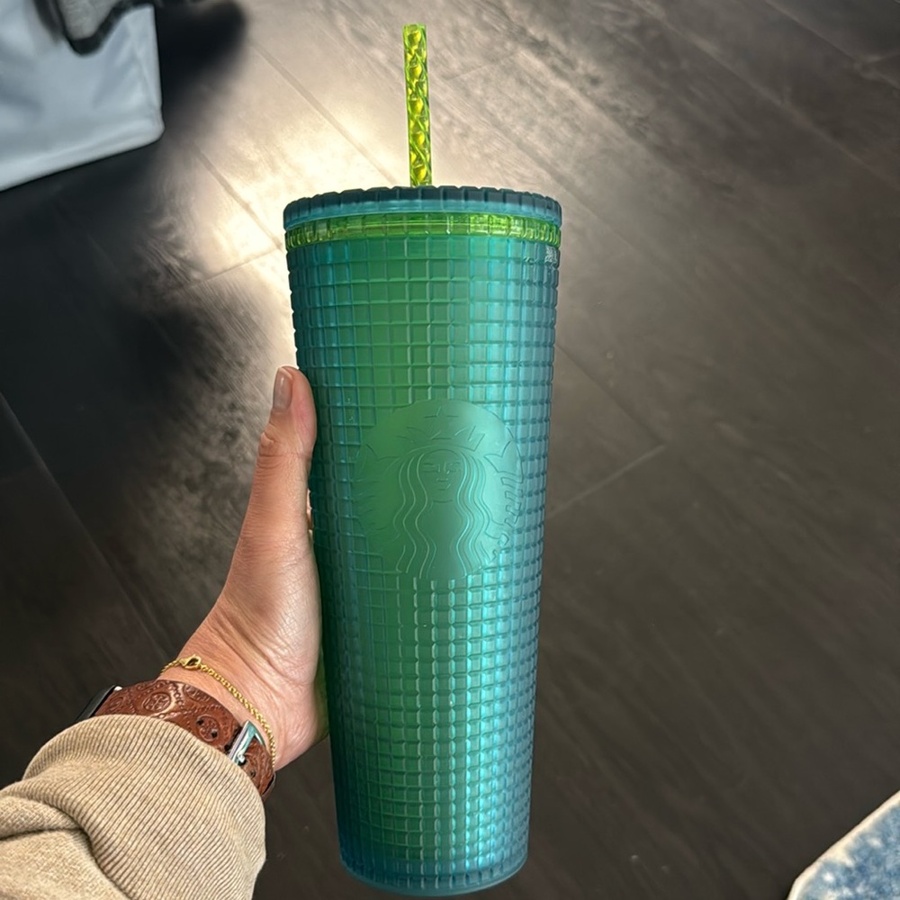 Starbucks tumbler grid